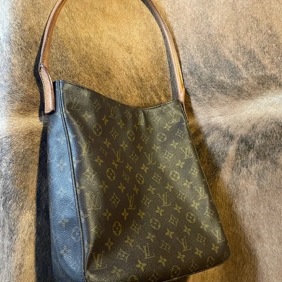 LOUIS VUITTON Looping GM Shoulder Bag - Picture 3 of 6
